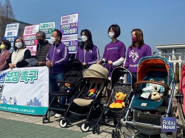 기자회견에 참석한 정치하는엄마들 활동가들 모습. ⓒ정치하는엄마들