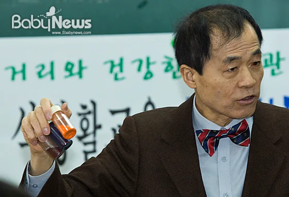 신간 「안병수의 호르몬과 맛있는 것들의 비밀」(국일미디어)을 집필한 안병수 후델식품건강연구소 소장. ⓒ베이비뉴스