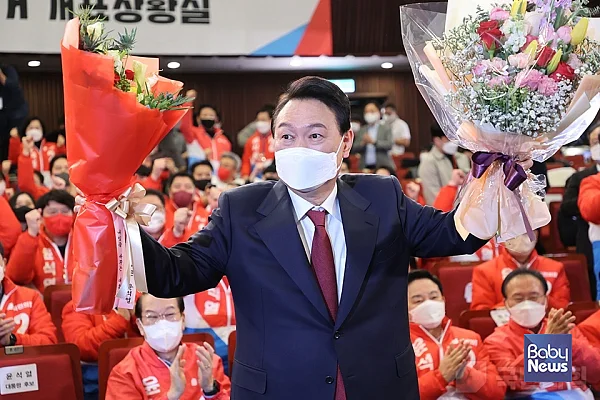 제20대 대통령직인수위원회는 3일, 윤석열 정부 110대 국정과제를 발표하고 이중 안전하고 질 높은 양육환경 조성의 일환으로 임기 내 유보통합을 추진하기로 했다. ⓒ국민의힘