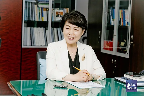 김선순 서울시 여성가족정책실장은 "앞으로 ‘서울형 모아어린이집’을 서울시의 대표 보육브랜드로 만들고, ‘서울시 중장기 보육계획’을 차질 없이 추진해서 어린이집에는 안정적인 보육환경을, 보육교직원에게는 행복한 일자리를, 아이와 부모님께는 고품질의 보육서비스를 제공하도록 더욱 노력하겠다"고 말했다. 이효상 기자 ⓒ베이비뉴스