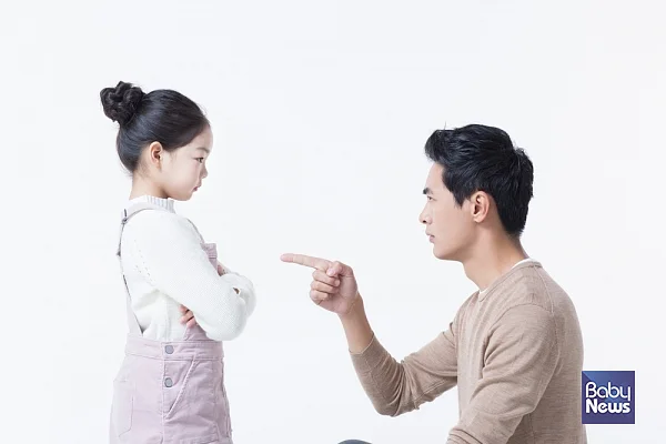 아이가 의사 결정할 수 있는 기회를 주고, 결정할 때까지 기다려주고, 아이의 의사 결정을 지지해 줄 때 아이는 자기 삶의 주인이 될 수 있다. ⓒ베이비뉴스
