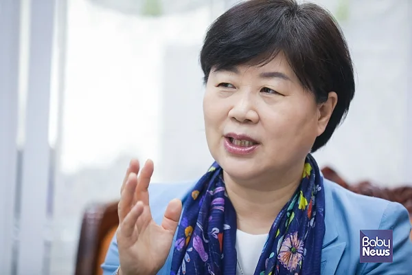 초등학교 만 5세 입학은 윤석열 정권의 독단적인 불통 정책이다'라는 제하의 성명을?내어 윤석열 정부의 교육정책을 비판한 서영교 더불어민주당 국회의원. ⓒ베이비뉴스