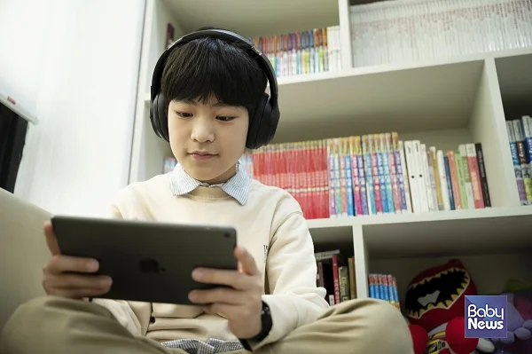 상당수 아동의 보호자는 메타버스 플랫폼에서 발생하는 사건·사고를 직접 경험하거나 관련 언론 보도를 빈번히 접하게 되면서 메타버스에 대한 기대와 우려가 섞인 시선을 거두지 않고 있다. ⓒ굿네이버스