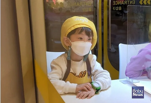 ?실내 마스크 의무 해제! 혼란스러운 아이들. ⓒ여상미