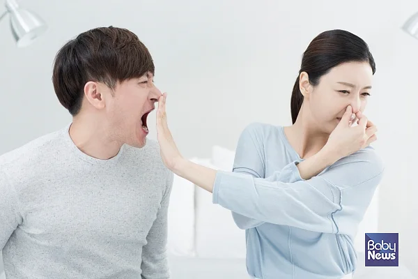 편도 결석을 예방하려면 입 대신 코로 숨을 쉬어야 합니다. ⓒ베이비뉴스