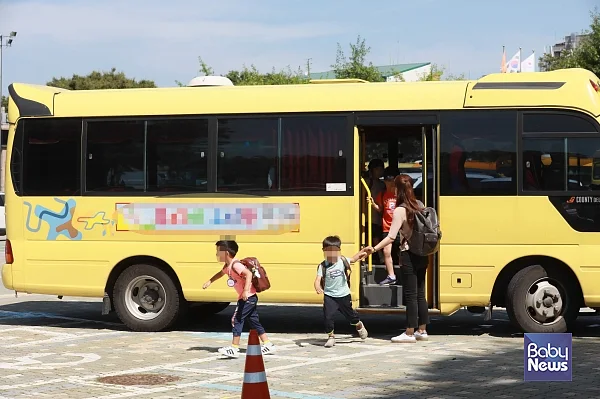 어린이 통학버스 법규 위반이 코로나19 팬데믹 기간에는 감소했으나 다시 증가 추세에 있다. ⓒ베이비뉴스