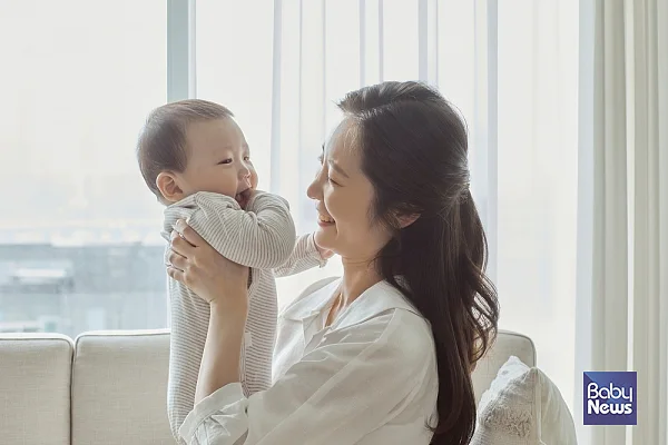 가사노동을 돈으로 환산하면 얼마일까? 0세 자녀를 돌보는 전업주부의 가사노동과 돌봄 가치를 연봉으로 따져봤더니 3638만 원이 나왔다.?ⓒ베이비뉴스