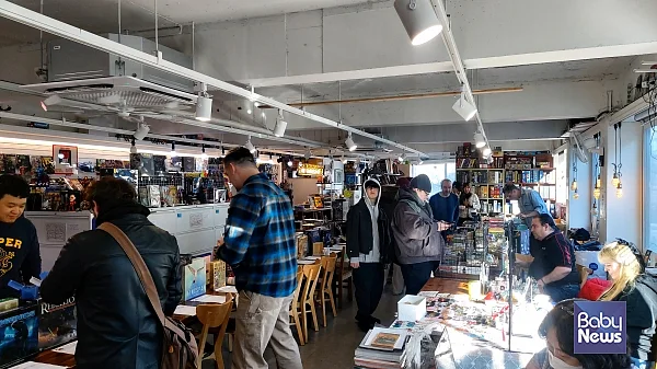 에브리마덜앤차일드는 지난 17일 동대문구 장안동 소재 Dice & Comics Cafe(대표 Joy Croner, 이하 DCC카페)의 주최로 이주민 취약가정을 위한 후원행사를 진행했다고 18일 밝혔다.?ⓒEMC
