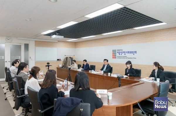 15일 열린 저출산 분야 정책수요자 릴레이 간담회 '워킹맘 워킹대디' 모습. ⓒ저출산고령사회위원회