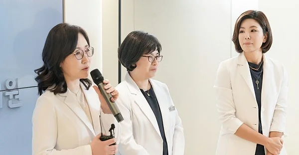 왼쪽부터 김진영, 송인옥, 구화선 공동 대표원장. ⓒ베스트오브미여성의원