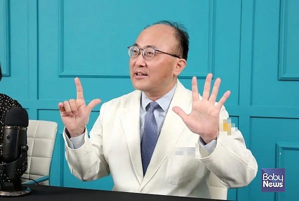 키 성장을 저해하는 요인 일곱가지에 대해 설명하는 황만기 원장. 이효상 기자 ⓒ베이비뉴스