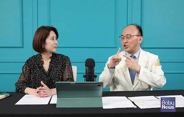황만기 황만기키본한의원 대표원장이 부모4.0 맘스클래스 라이브에 출연해 우리 아이 키성장 키포인트에 대해 이야기하고 있다. 이효상 기자 ⓒ베이비뉴스