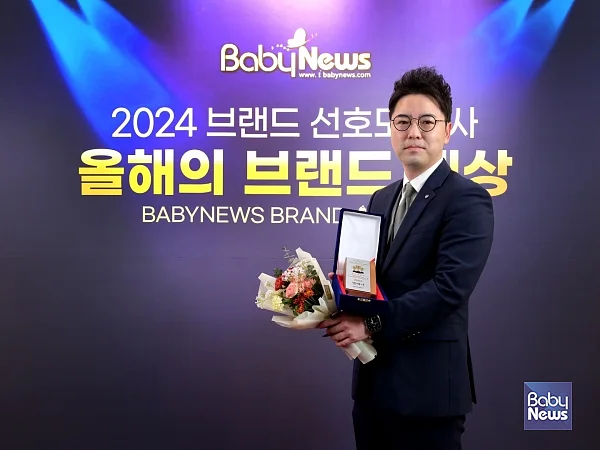 국내 최초 여성 질 건강 유산균을 표방하는 유한양행 엘레나가 2024년 베이비뉴스 브랜드 선호도조사 여성 유산균 부문 1위에 선정됐다.?25일 시상식에 참석한 유한양행 엘레나 허민 팀장. 이효상 기자 ⓒ베이비뉴스