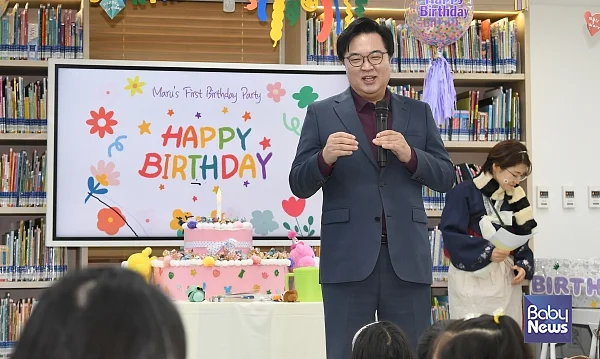 작년 11월 동작영어마루도서관 개관 1주년 기념행사에서 인사말씀을 하고 있는 박일하 동작구청장 ⓒ동작구