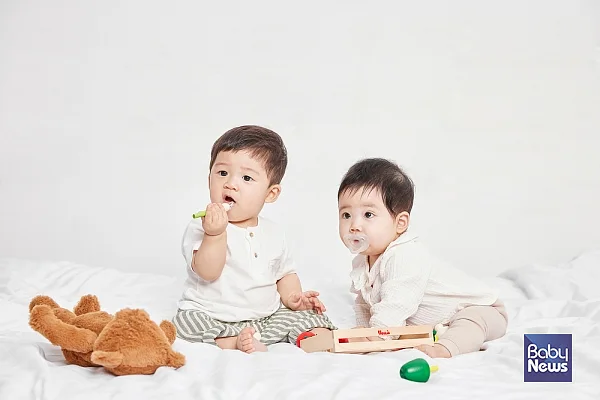 생후 6~24개월은 언어 발달의 민감기로, 이 시기에 적절한 언어적 상호작용을 제공받아야 뇌의 언어 발달 능력이 최적화된다. ⓒ베이비뉴스
