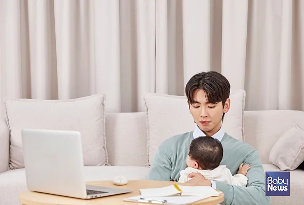 아빠의 재택근무가 부부간의 육아 분담을 더욱 평등하게 만드는 것으로 나타났다. ⓒ베이비뉴스