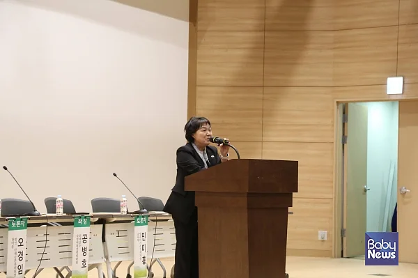 16일 오후 2시, 국회의원회관 대회의실에서 열린 ‘영유아 교육·보육 통합기관 설립 및 운영기준 방안 모색’ 유보통합 관련 연구용역 결과 설명회에서?김경숙 한국어린이집총연합회장이 인사말을 하고 있다. 소장섭 기자 ⓒ베이비뉴스?