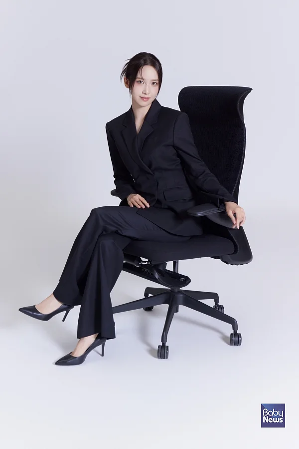 브랜드 모델 임윤아가 함께한 ‘리올랙스 멀티 체어’ 신규 광고 이미지. ⓒ풀리오