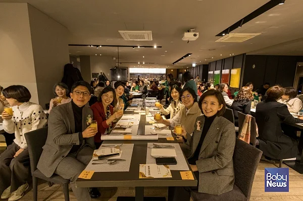 (사)서울시가정어린이집연합회 2025년 송년회에 참석한 내빈들. ⓒ(사)서울시가정어린이집연합회
