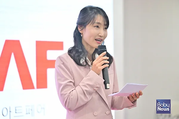 부산국제어린이청소년아트페어를 이끌고 있는 이영애 사단법인 비카프 이사장. 소장섭 기자 ⓒ베이비뉴스