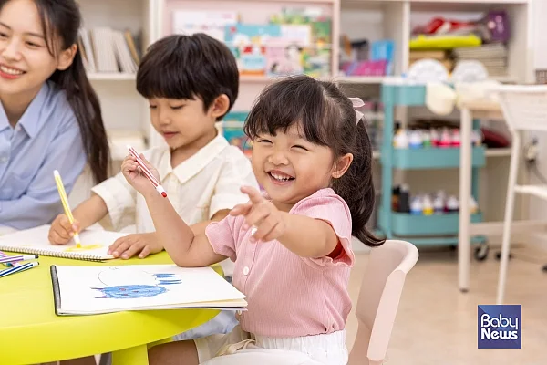 우리는 흔히 공부를 ‘지식의 양’으로 생각한다. 하지만 실제 상위권 학생들의 차이는 암기량보다 ‘연결 능력’에서 나온다. ⓒ이연지
