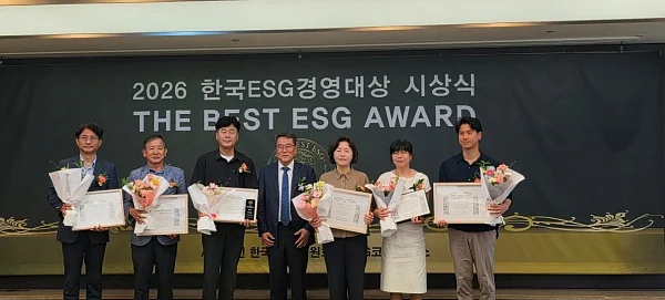 「제4회 2026 한국ESG경영대상(The Best ESG Award)」 수상 사진.?ⓒ국가아동권리보장원