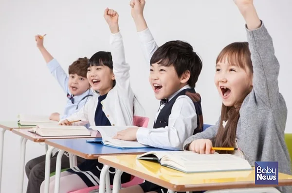 초등학생의 방과후 교육·돌봄 부담을 덜기 위해 학교 방과후 과정에 대한 법적 근거를 마련하고, 모든 초등학생에게 방과후 과정 이용권을 지급하는 방안이 추진된다. ⓒ베이비뉴스