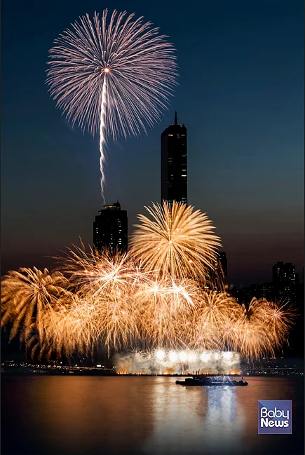 글래드 호텔이 오는 9월 5일 열리는 서울세계불꽃축제를 앞두고 불꽃축제와 호캉스를 함께 즐길 수 있는 ‘2026 글래드 불꽃 페스트 패키지’를 선보인다.?ⓒ글래드 호텔