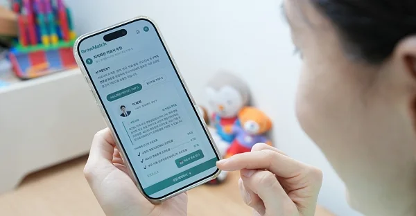 그로우매치는 아이의 발달 상태에 맞는 치료법과 발달 치료사를 추천하는 AI 맞춤형 아동 발달치료 플랫폼 ‘그로우매치’를 정식 출시했다고 17일 밝혔다. ⓒ그로우매치