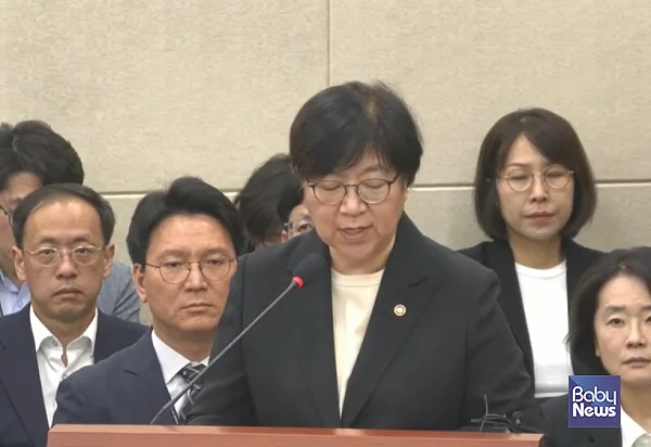 정은경 복지부 장관이 7일 국회 보건복지위원회의 보건복지부 국정감사에서 업무보고를 하고 있다. ⓒ국회인터넷의사중계시스템