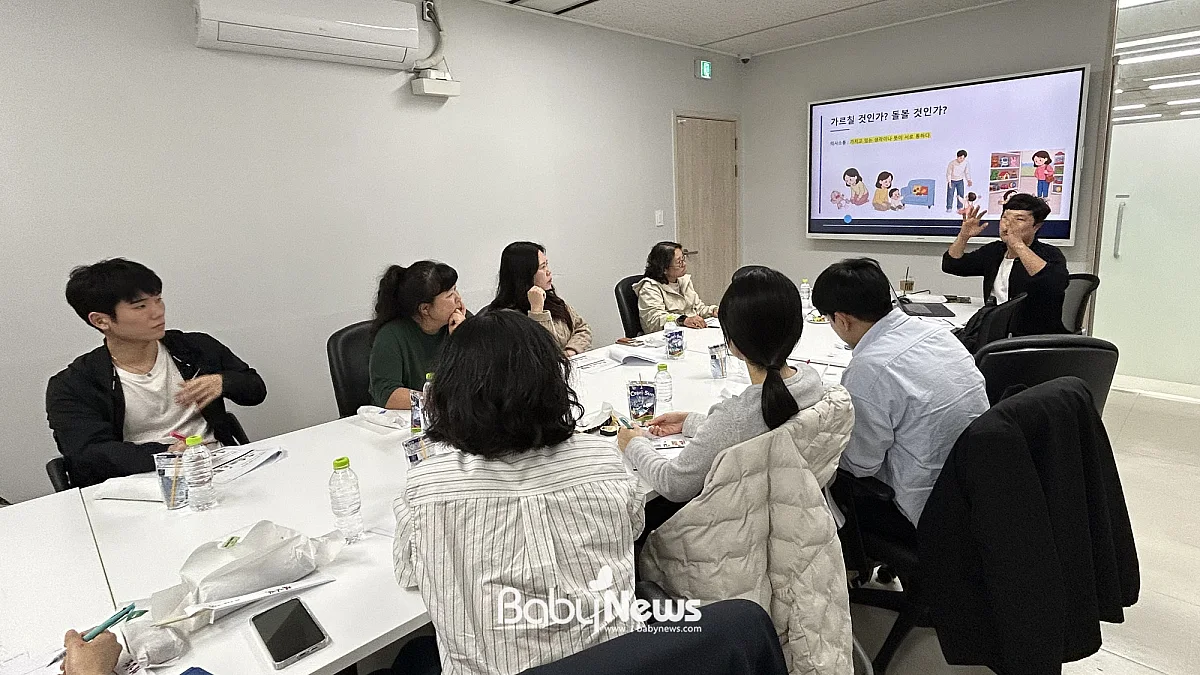 한국장애인개발원 대전광역시장애아동·발달장애인지원센터는 지난 10월 19일 대전센터 회의실에서 2026년 하반기 최중증 발달장애인 지원기관 컨설팅 사례자문 및 집합교육을 진행했다. ⓒ한국장애인개발원