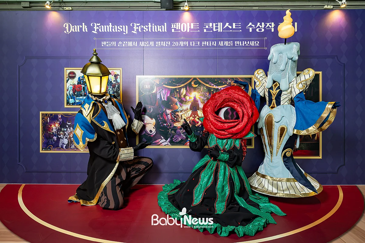 다크 판타지 페스티벌 팬아트 콘테스트 수상작 전시 (좌측부터) 베스퍼, 로젤, 캔드라. ⓒ롯데월드