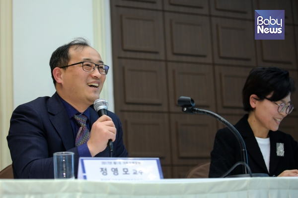 지난 22일 서울 중구 한국프레스센터 열린 2018년 제1차 가족정책포럼에서 정영모 교수가 마을공동체 회복과 공동육아나눔에 대해 말하고 있다. 김재호 기자 ⓒ베이비뉴스