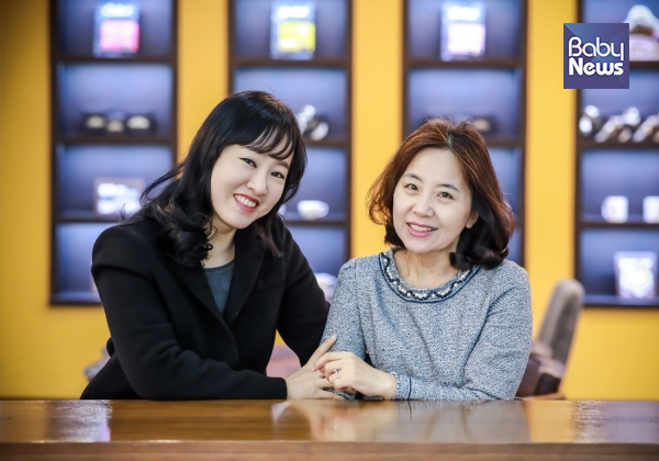 지난 17일 서울시 여의도 한 카페에서 (왼쪽부터) 이수진 너나들이 검단맘 카페 대표와 김민수 미세먼지해결시민본부 공동대표를 만나 엄마정치에 대한 이야기를 들어봤다. 최대성 기자 ⓒ베이비뉴스