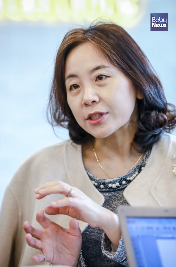 김민수 미세먼지해결시민본부 공동대표는 "대통령 직속 미세먼지특별위원회를 구성해 컨트롤타워로써 역할을 하고 우선순위를 정해 진행돼야 합니다. 정부나 국회, 학교를 상대로 하는 일이잖아요. 세 군데가 다 너무 느려요. 엄마들은 애간장이 녹습니다"고 말했다. 최대성 기자 ⓒ베이비뉴스