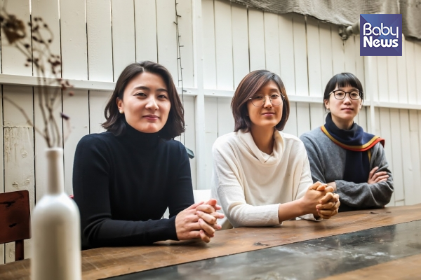 지난 15일 서울 종로구의 한 카페에서 정치하는엄마들 장하나(오른쪽)·조성실(가운데)·이고은 공동대표를 만났다. 김재호 기자 ©베이비뉴스