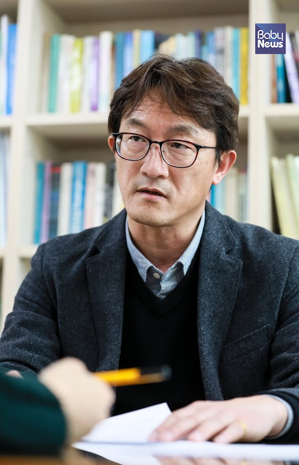 최영 교수는 '보편적인 복지제도가 많아지면 세금을 내는 데 불만을 줄일 수 있다'며 '아동수당이나 보편적 서비스를 정부가 제공하고, (더 많은) 제도가 필요하니 만들어가자고 설득하는 게 필요하다'고 말했다. 최대성 기자 ⓒ베이비뉴스