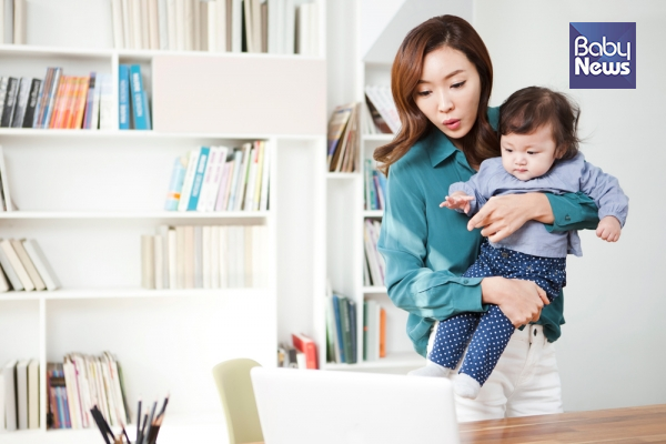 아이와 함께 있는 시간동안 온전히 아이에게 집중해주세요. 따뜻한 말과 웃는 얼굴로 아이를 사랑해준다면 아이에게 안정감을 제공하는 좋은 엄마가 될 수 있습니다. ⓒ베이비뉴스