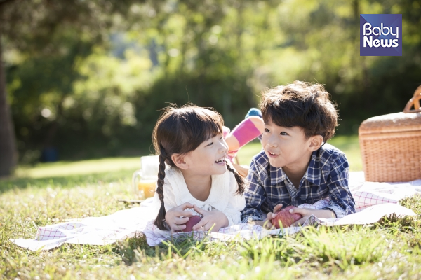 단순히 말이 느린 것인지, 아니면 전반적인 발달이 느린 것인지를 살펴보는 것이 필요합니다. ⓒ베이비뉴스