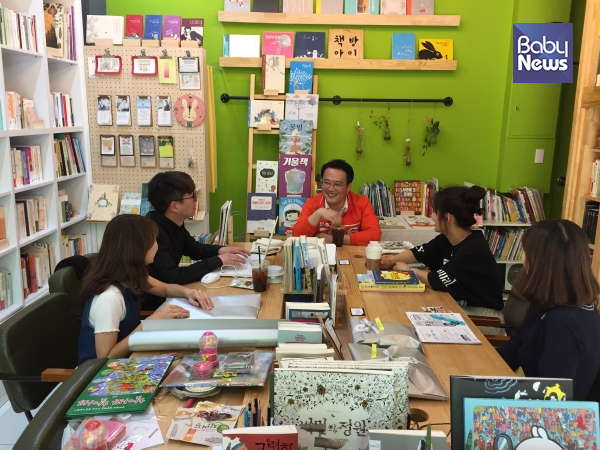 지난 5월 4일 동구 지역 학부모들과 함께한 간담회. ©황순규