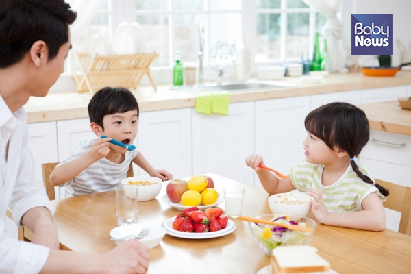 현대인의 80%가 영양 불균형에 시달리고 있다고 하니 제대로 된 식사습관을 들여주는 것은 건강한 발달에 필수적인 요소라 볼 수 있다. ⓒ베이비뉴스