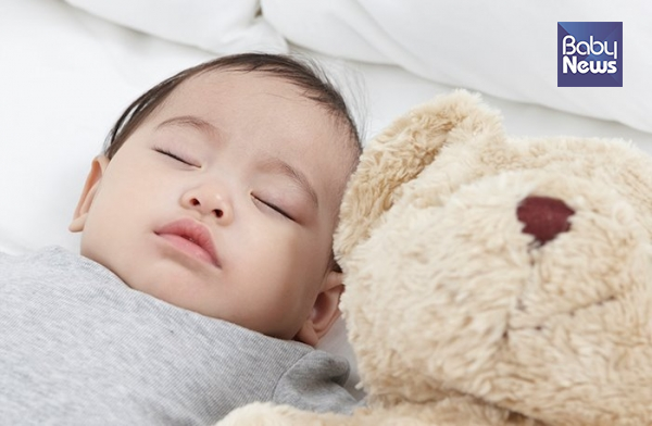 아기들이 잠을 못 자고 우는 증상을 한방에서는 ‘야제’라고 일컫는다. ⓒ베이비뉴스