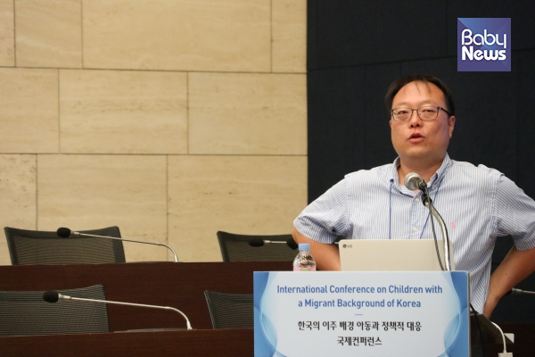 김철효 전북대 강사가 '이주 배경 아동의 권리와 법적 지위'에 대한 주제로 발표하고 있다. ⓒ한국보건사회연구원