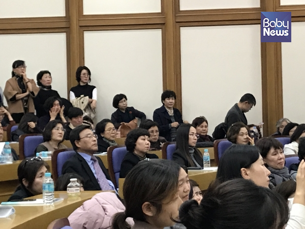 한국유치원총연합회 정책토론회에 몰린 사립유치원 관계자들. 김재희 기자 ⓒ베이비뉴스