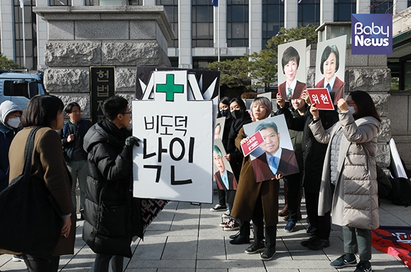 기자회견을 준비하는 모두를 위한 낙태죄 폐지 공동행동 회원들. 최대성 기자 ⓒ베이비뉴스
