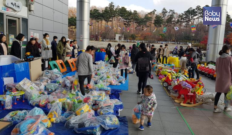 지난 13일 성남시 중고 장난감 플리마켓 'The+(더더)'가 열렸다. ⓒ성남시 육아종합지원센터
