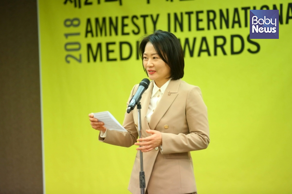 이경은 국제앰네스티 한국지부 사무처장은 “처음에 그들은 당신을 무시할 것이고, 그 다음에는 조롱할 것이고, 그 다음에는 싸우려 들 것이고, 그 다음에는 당신이 승리할 것이다”라는 간디의 명언을 소개했다.최대성 기자 ⓒ베이비뉴스