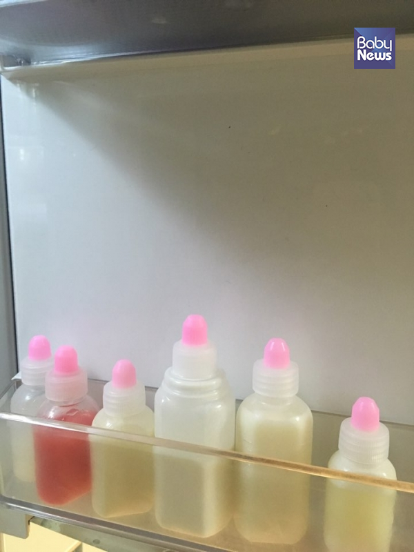 냉장고 한 쪽에 일렬로 놓여 있는 '지긋지긋한' 항생제. 모두 감기에 처방해준 것들이다. 정가영 기자 ⓒ베이비뉴스