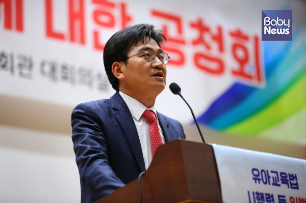 이덕선 이사장은 교육부의 정책을