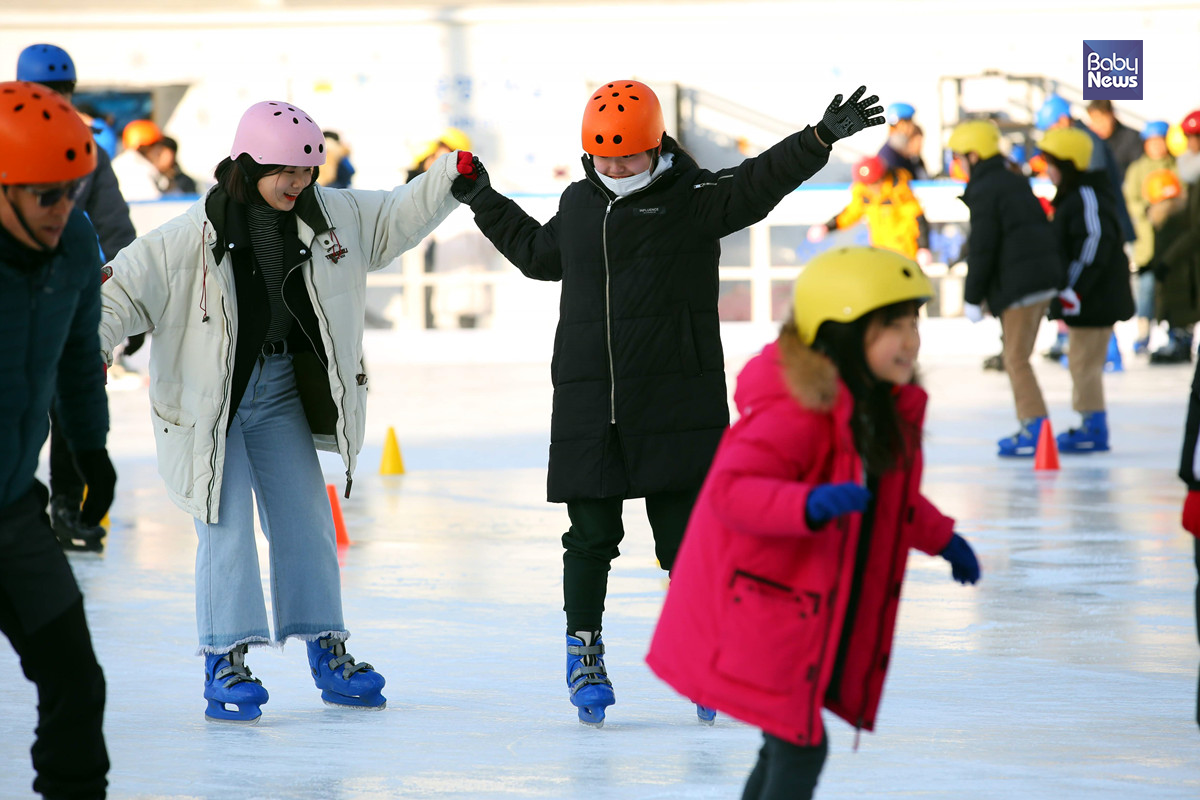 서울광장 스케이트장은 겨울동안 많은 시민들에게 추억을 남겨줬다. 김재호 기자 ⓒ베이비뉴스